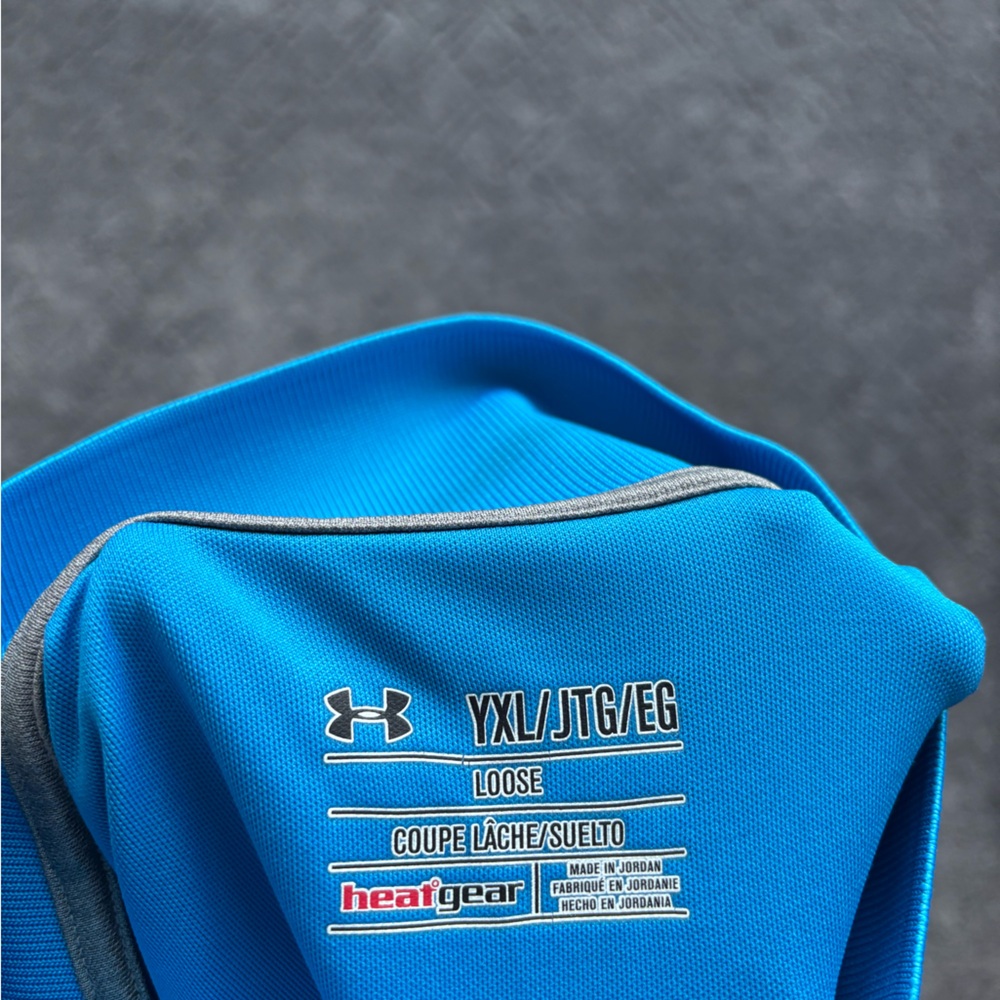 Boys xl Under Armour polo. EUC - Picture 3 of 4